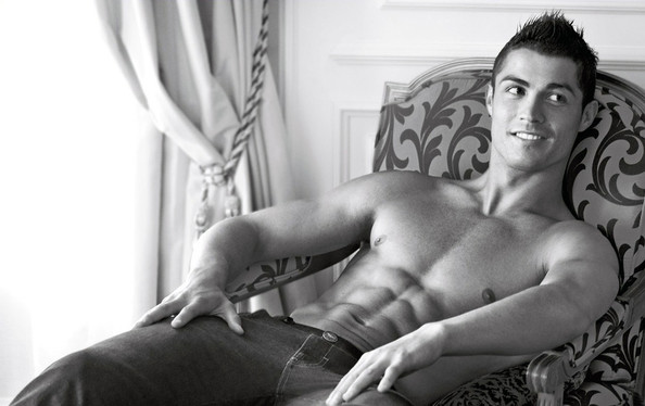 cristiano ronaldo shirtless pictures