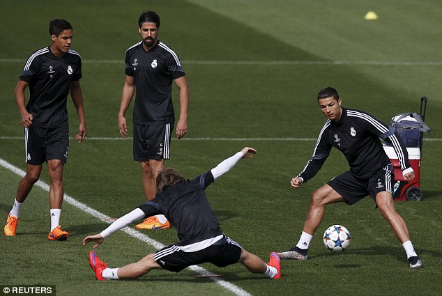 Cristiano Ronaldo shows off tricks and flicks as Real Madrid prepare for Atletico Madrid in Champions League quarter-final