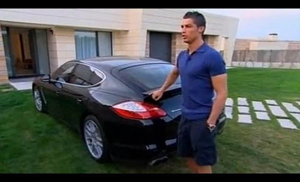 Ronaldo Spotted with his car 3 pic