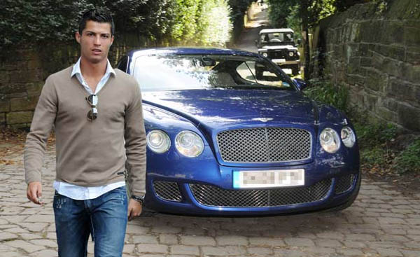Ronaldo Spotted with his car