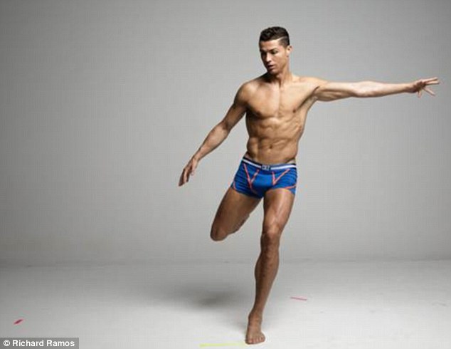 sr4 07082015 - Ronaldo starts new campaign of CR7 underwear collection. hopingjpg