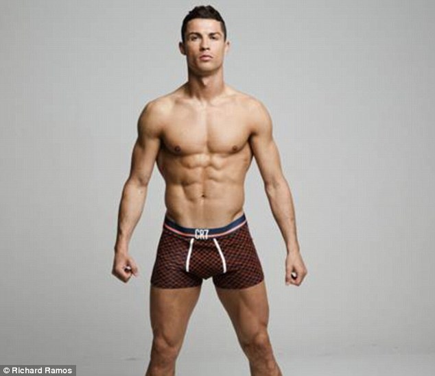 sr4 07082015 - Ronaldo starts new campaign of CR7 underwear collection