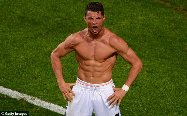 sr4 14082015 - Cristiano Ronaldo working hard, to maintain his physique