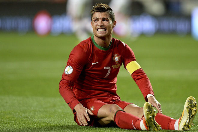 Portugal's forward Cristiano Ronaldo gestures during the World Cup 2014 qualifier football match Portugal vs Russia at Luz Stadium in Lisbon on June 7, 2013. AFP PHOTO / FRANCISCO LEONGFRANCISCO LEONG/AFP/Getty Images ORG XMIT: 170009659 ORIG FILE ID: 520388778