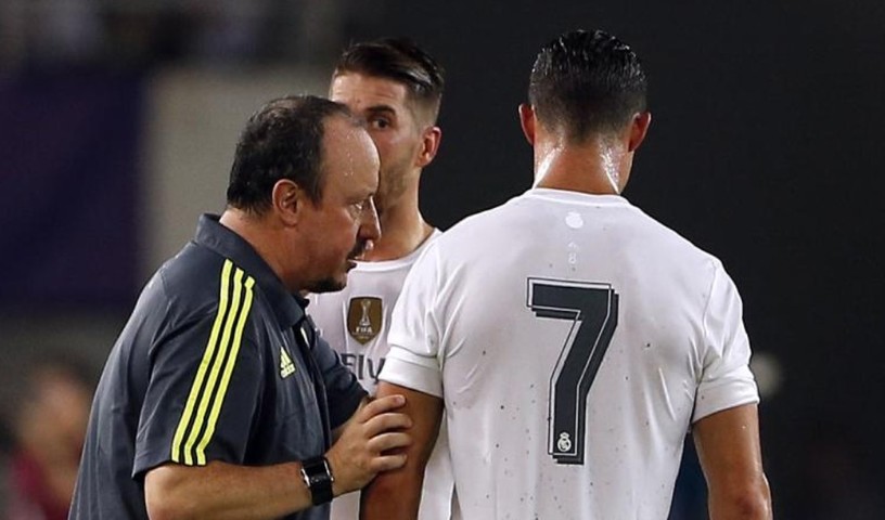 sr4 24092015 - Cristiano Ronaldo looking uncomfortable with Rafa's defensive game plan
