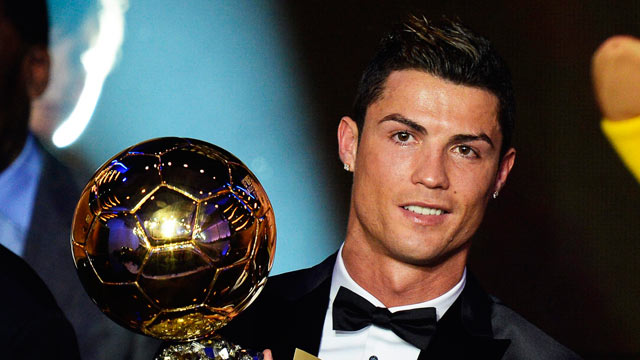 Cristiano Ronaldo dedicates Ballon d'Or win to late Eusébio - video