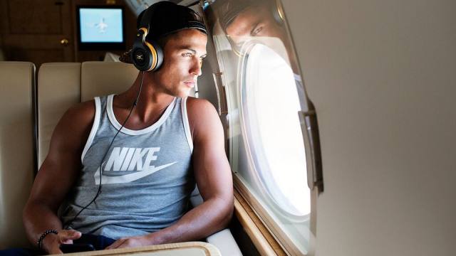 sr4 27102015 - Monster plans to bring the Cristiano Ronaldo headphones on online store in two weeks.547