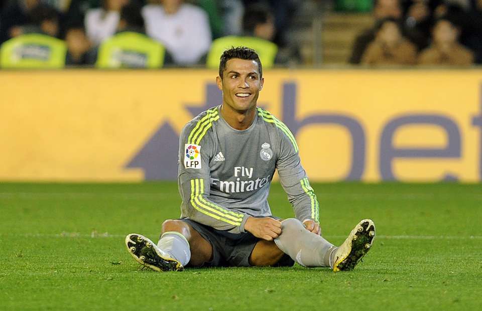 sr4 26012016 - Did you know Cristiano Ronaldo found kicking out the Real Betis defender