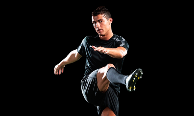 [Video] Cristiano Ronaldo Scores Goal in Complete Darkness as Part of Scientific Test!