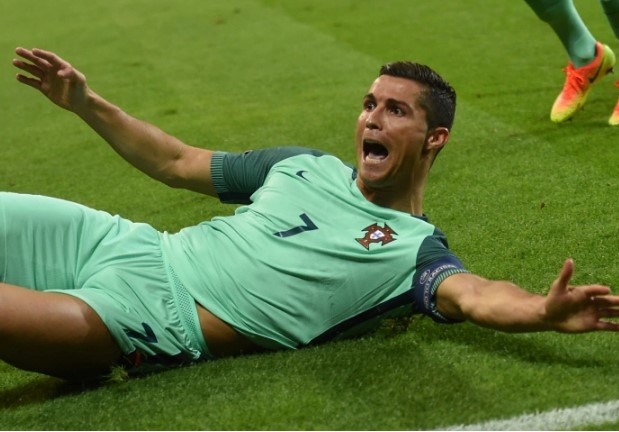 Cristiano Ronaldo Powerful Gameplay and Dribbling [Video]