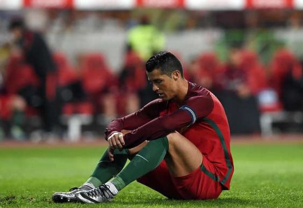 sr4-15112016-video-cristiano-ronaldos-penalty-miss-for-portugal-002