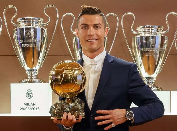 sr4-15122016-Cristiano Ronaldo presents emotional Ballon d'Or acceptance speech!-001