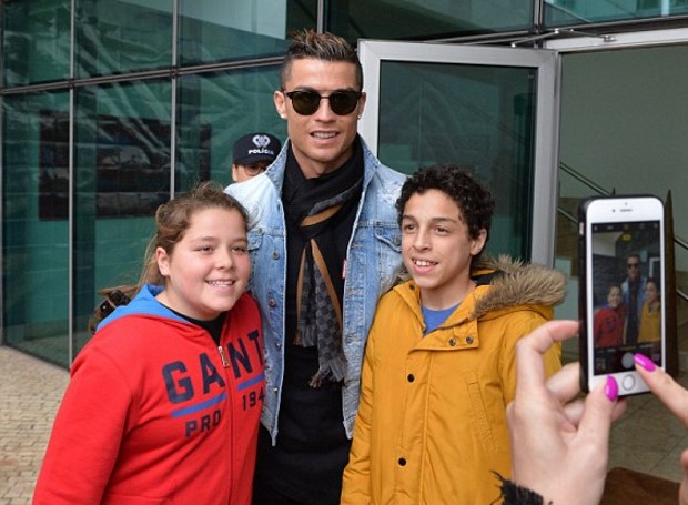 Fans Meet Cristiano Ronaldo