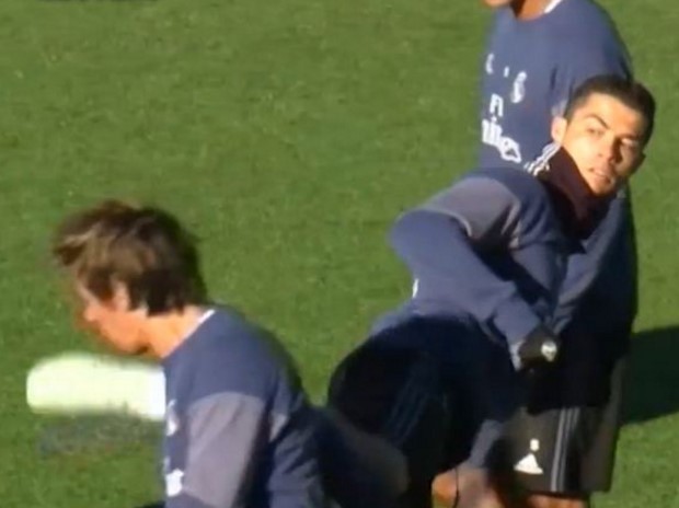 Video: Cristiano Ronaldo aiming a kung-fu kick at Real Madrid teammate Fabio Coentrao’s face