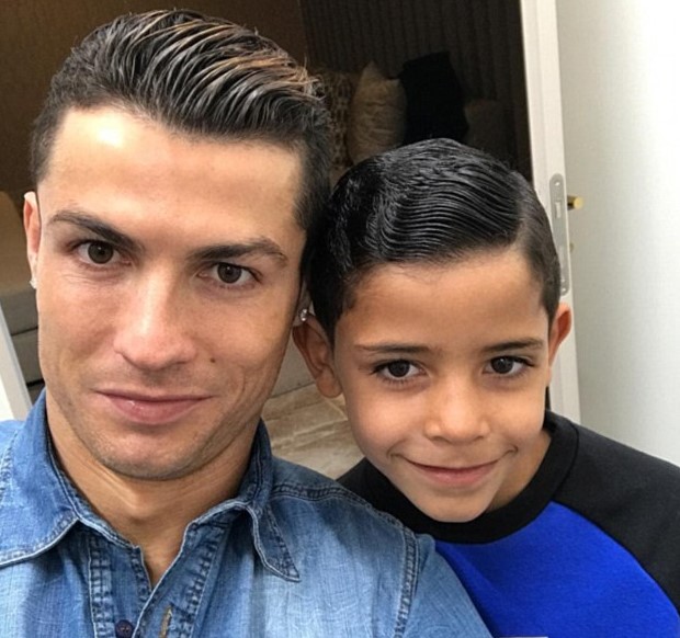 WOW!! Cristiano Ronaldo poses for father-son picture