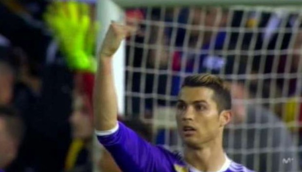 Video - The gesture of Cristiano Ronaldo towards Keylor Navas in final minutes against Valencia