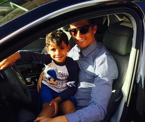 Video - Cristiano Ronaldo is asking his son about the missing car