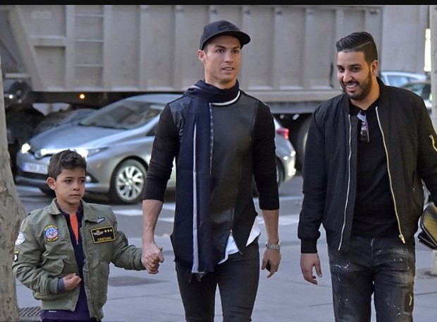 Video - Cristiano Ronaldo is asking his son about the missing car