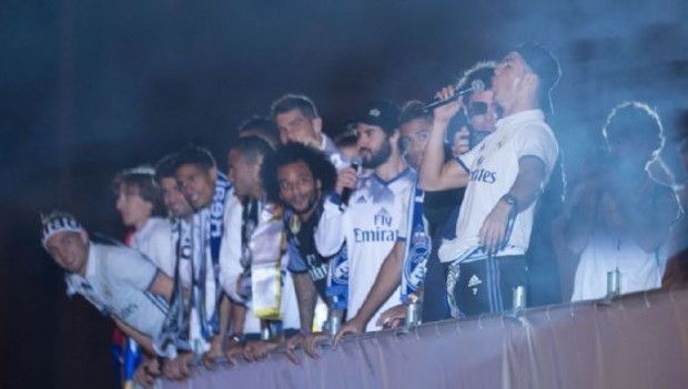 Video - Cristiano Ronaldo sings as Madrid title celebrations go late into night