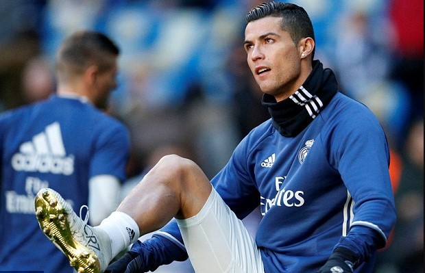 WOW!! Cristiano Ronaldo shows off the strongest legs in the world of football