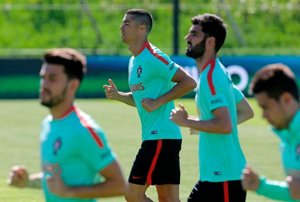 Ronaldo Joins Portugal Training Amid Rumours about Real Madrid Exit