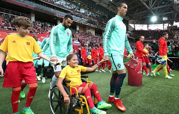 Video - Cristiano Ronaldo gives disabled mascot a kiss in loving moment