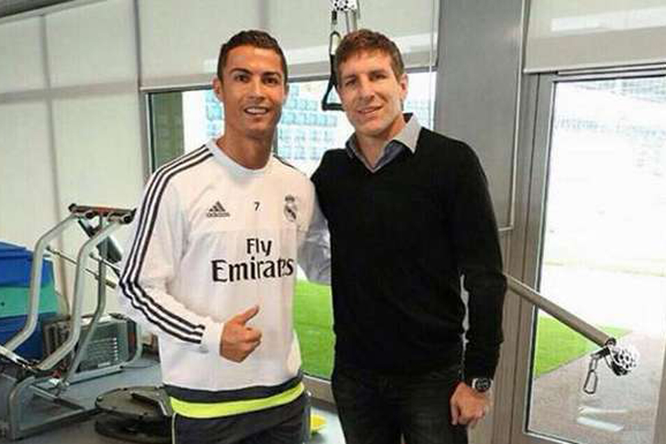sr4 17092015 - Meeting of two Legends - Cristiano Ronaldo meets with Martin Palermo
