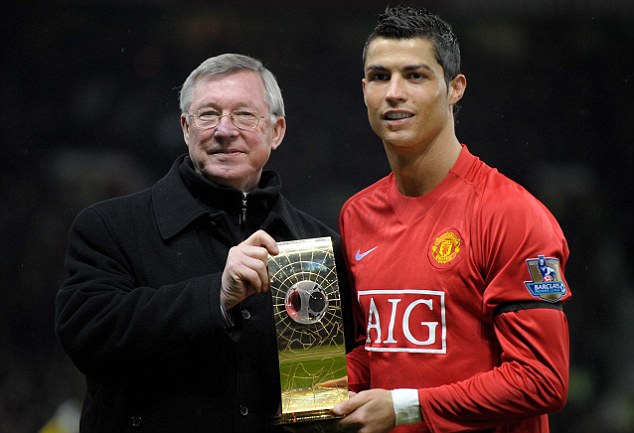 SPT IHN MANCHESTER UNITED V WIGAN 14/01/09 Ferguson with Ronaldo and his World Player trophy. Picture by IAN HODGSON/DAILY MAIL
