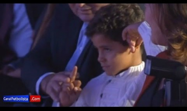 sr4 14102015 - Cristiano Ronaldo junior sticks finger up at dad during award speech