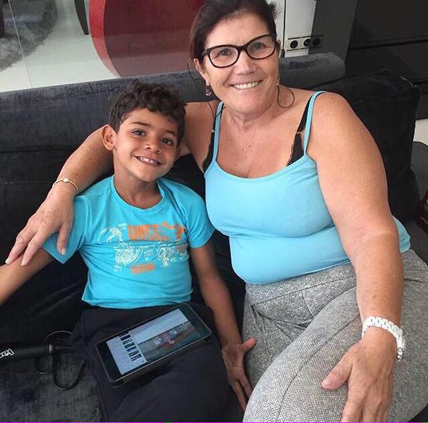 sr4 16102015 - Cristiano Ronaldo Jr asks about Lionel Messi to his grandmother