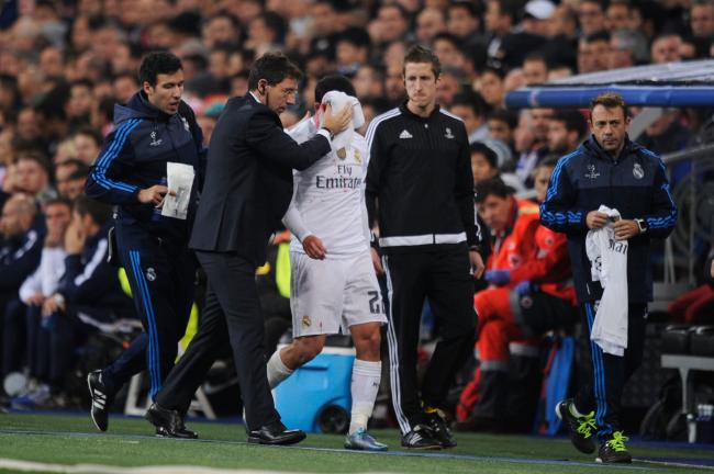 sr4 07112015 - Real Madrid Release Painful-Looking clip of Isco in which he Receiving Staples