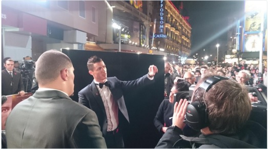 sr4 11112015 - Did you know, Cristiano Ronaldo tries Selfie World Record in London