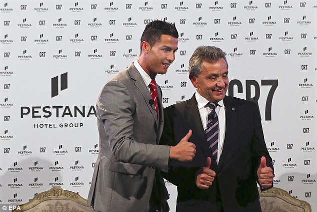 sr4 18122015 - WOW!! Cristiano Ronaldo is going to launch the new range of CR7 hotels.458
