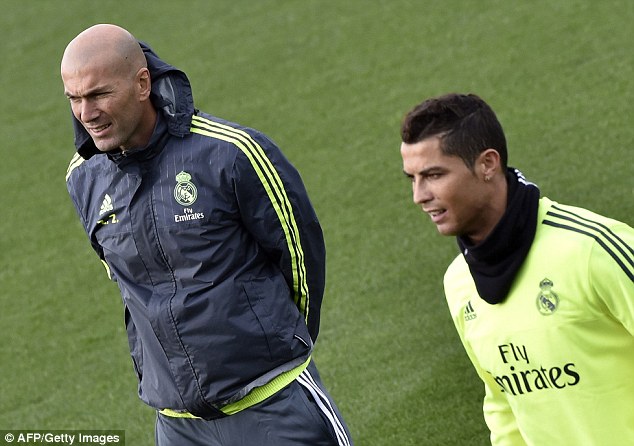 sr4 10012016 - Why Real Madrid coach Zidane won't take away Ronaldo free-kicks