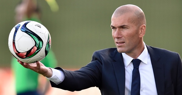 Zinedine Zidane speaks following Real Madrid's 3-1 defeat against Paris Saint-Germain