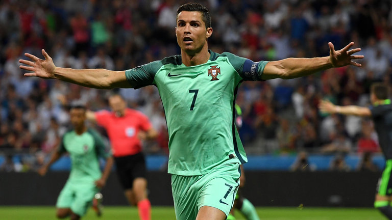 Cristiano Ronaldo could play for next 10 years, claims Fernando Santos