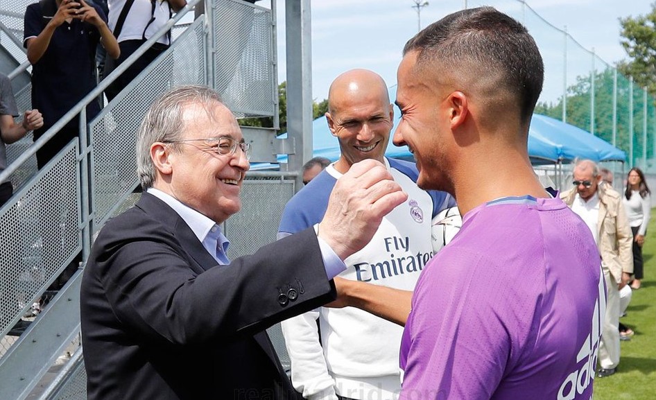 sr4 22072016 - Real Madrid president Florentino Perez welcomes Lucas Vázquez, Morata, and Sergio Díaz 002