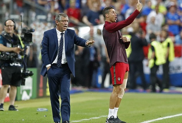 sr4 23072016 - Fernando Santos defended Cristiano Ronaldo after Euro 2016 final behavior 003