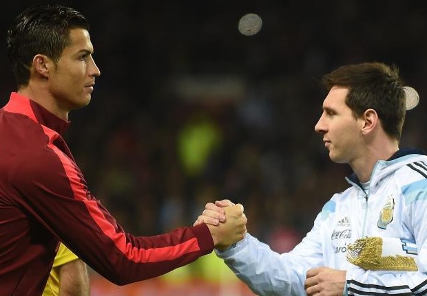 Cristiano Ronaldo vs Lionel Messi - Top 10 Skills and Dribbles