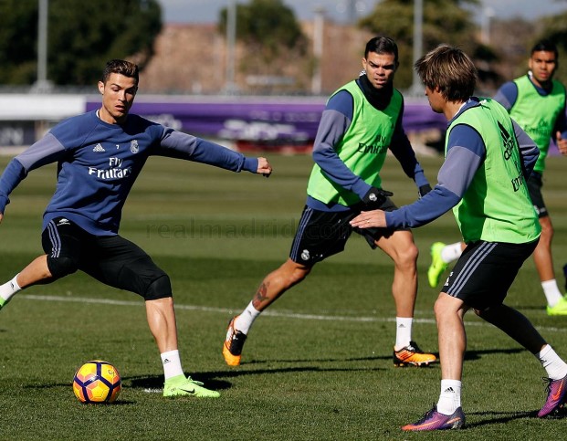 Video - Cristiano Ronaldo nutmegged in the training session