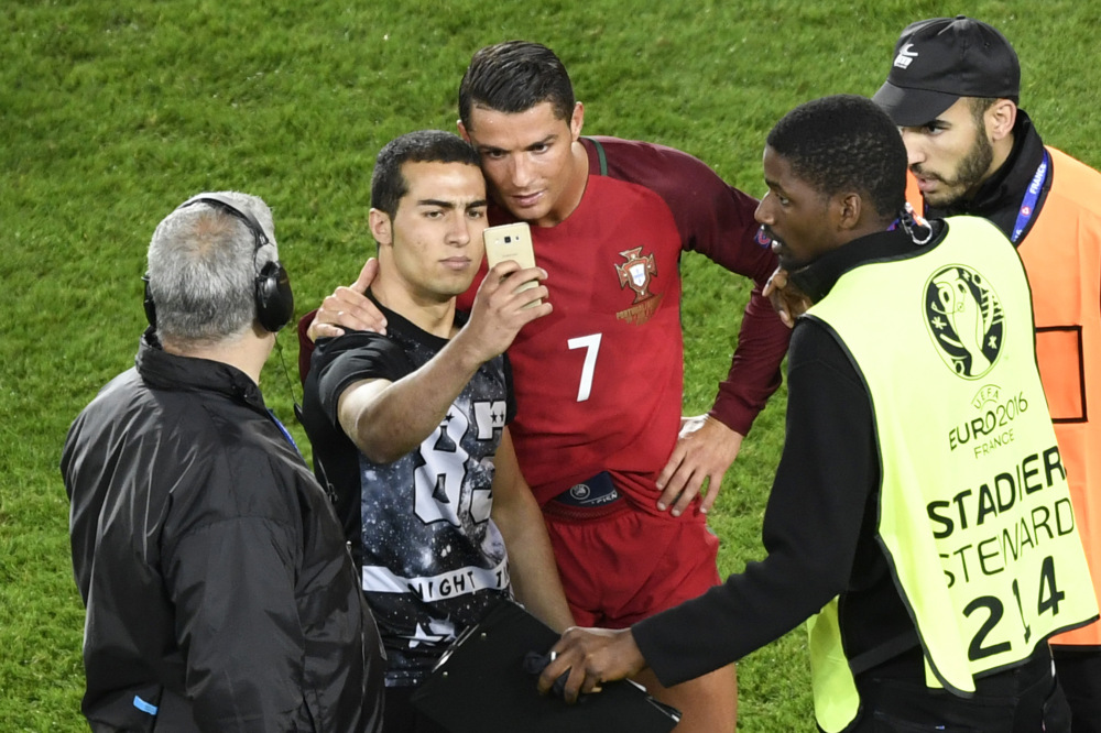Cristiano Ronaldo Loves and Respects Fans [Video]