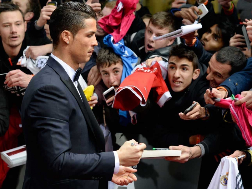 Cristiano Ronaldo Loves and Respects Fans [Video]
