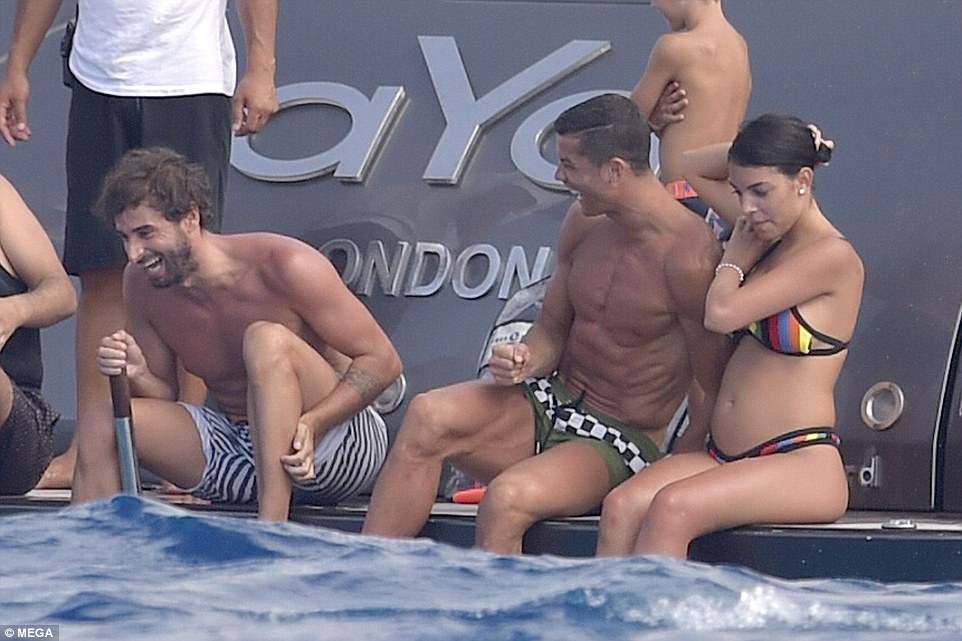 Ronaldo's girlfriend shows off baby bump in Ibiza to fuel pregnancy rumours